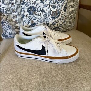 Nike Women’s Court Legacy